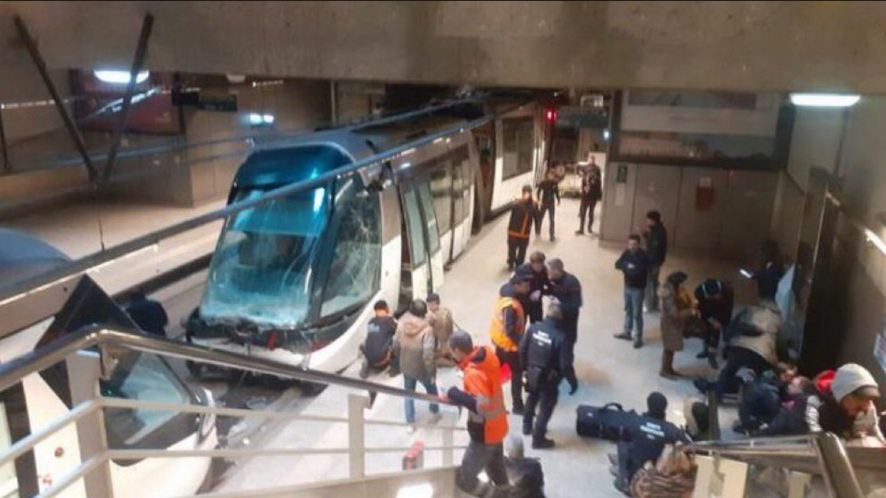 CRASH-IN-FRANCH.jpg